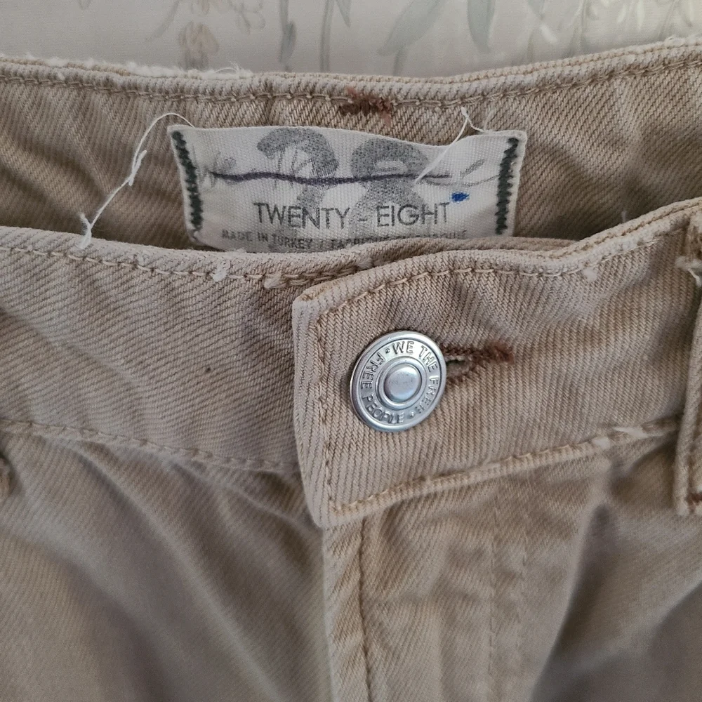 We The Free Dakota Straight Leg Distressed‎ Tan Jean - Picture 3 of 4